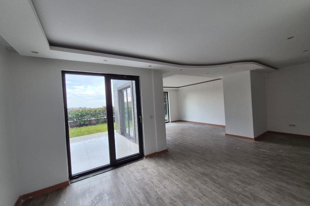 Uskumruköy Lotus Life'ta Havuz Cepheli Bahçe Dubleks