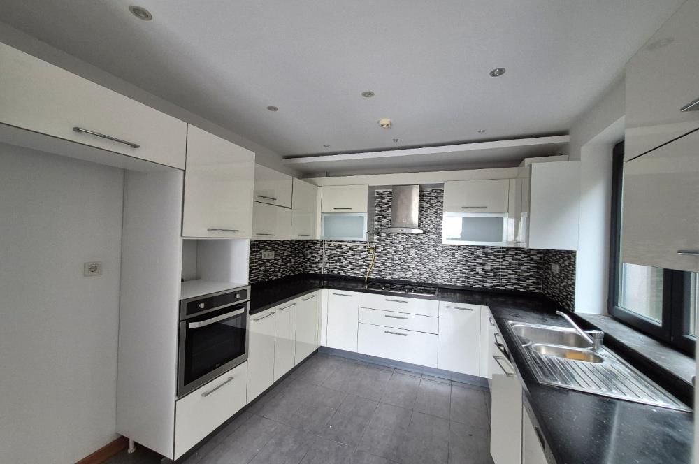 Uskumruköy Lotus Life'ta Havuz Cepheli Bahçe Dubleks