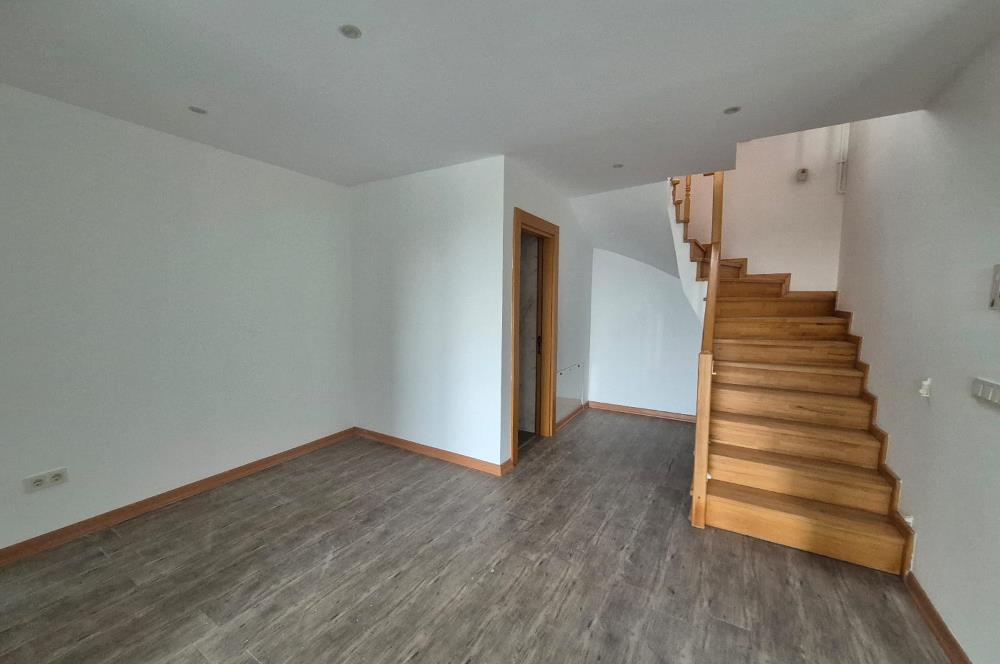 Uskumruköy Lotus Life'ta Havuz Cepheli Bahçe Dubleks