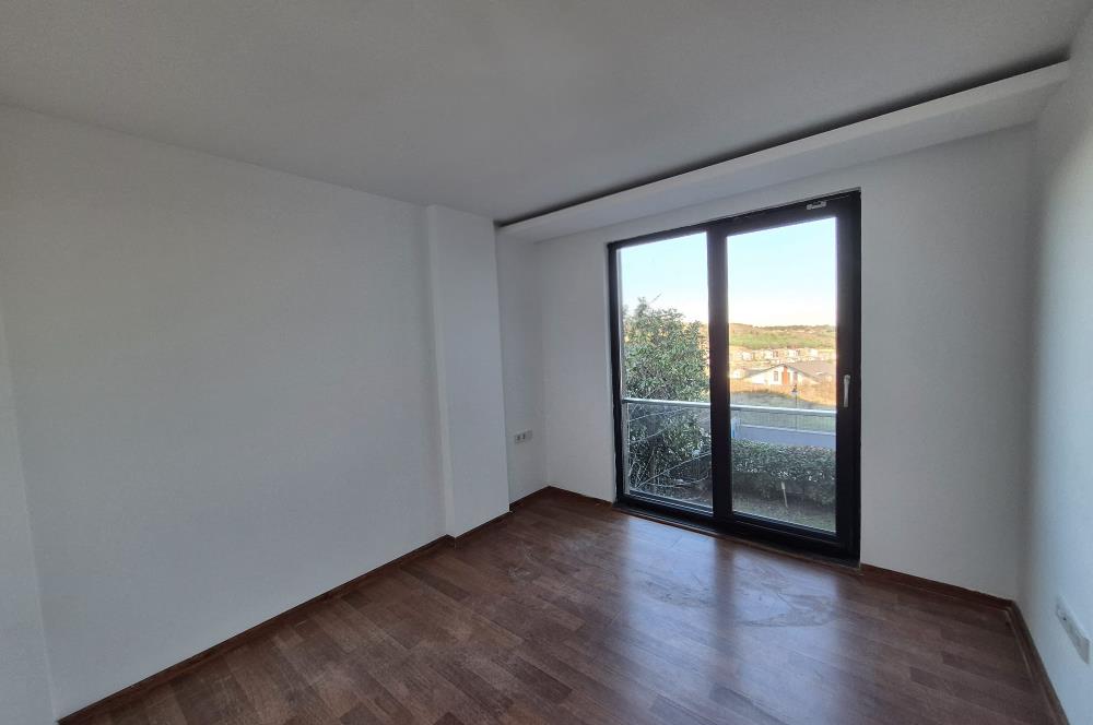 Uskumruköy Lotus Life'ta Havuz Cepheli Bahçe Dubleks