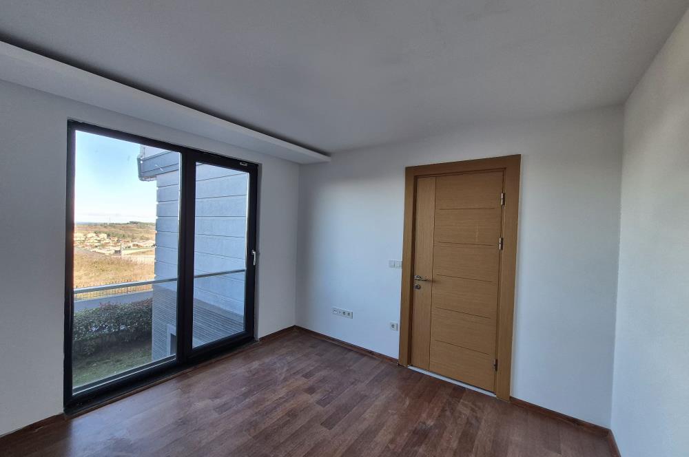 Uskumruköy Lotus Life'ta Havuz Cepheli Bahçe Dubleks