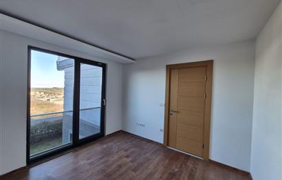 Uskumruköy Lotus Life'ta Havuz Cepheli Bahçe Dubleks