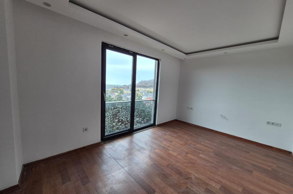 Uskumruköy Lotus Life'ta Havuz Cepheli Bahçe Dubleks