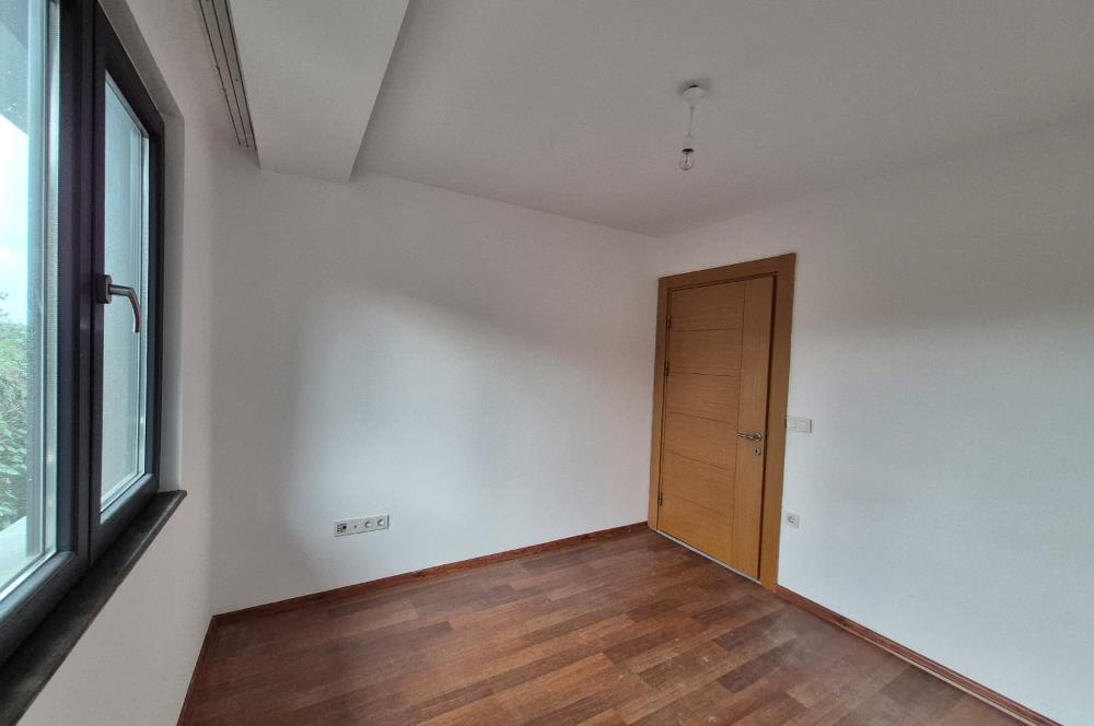 Uskumruköy Lotus Life'ta Havuz Cepheli Bahçe Dubleks