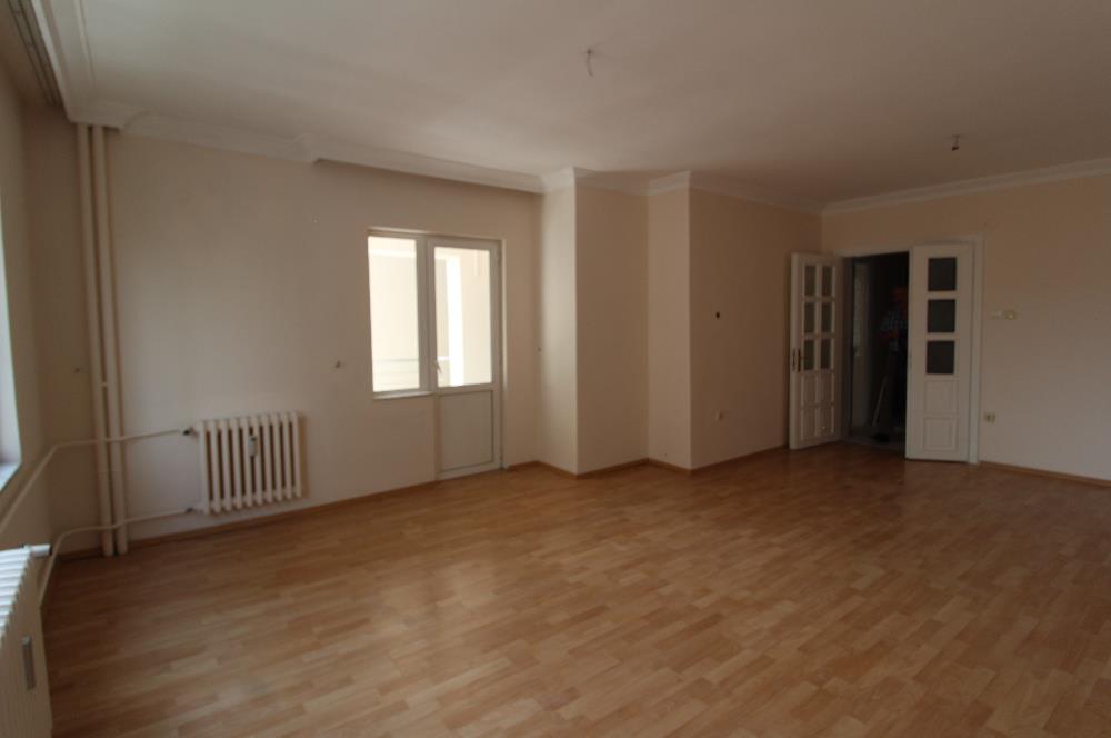 KOŞUYOLUN EN TERCİH EDİLEN ÖZLEM SİTESİNDE BAKIMLI KİRALIK 3+1