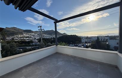 Turgutreis Pazaryeri Yakınında Komple Yenilenmiş Eşyasız Kiralık Deniz Manzaralı 3+1 Dubleks