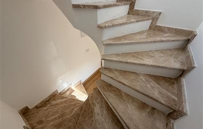 Turgutreis Pazaryeri Yakınında Komple Yenilenmiş Eşyasız Kiralık Deniz Manzaralı 3+1 Dubleks