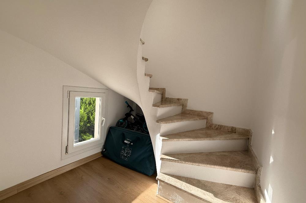 Turgutreis Pazaryeri Yakınında Komple Yenilenmiş Eşyasız Kiralık Deniz Manzaralı 3+1 Dubleks