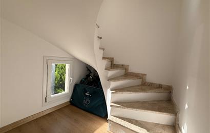 Turgutreis Pazaryeri Yakınında Komple Yenilenmiş Eşyasız Kiralık Deniz Manzaralı 3+1 Dubleks