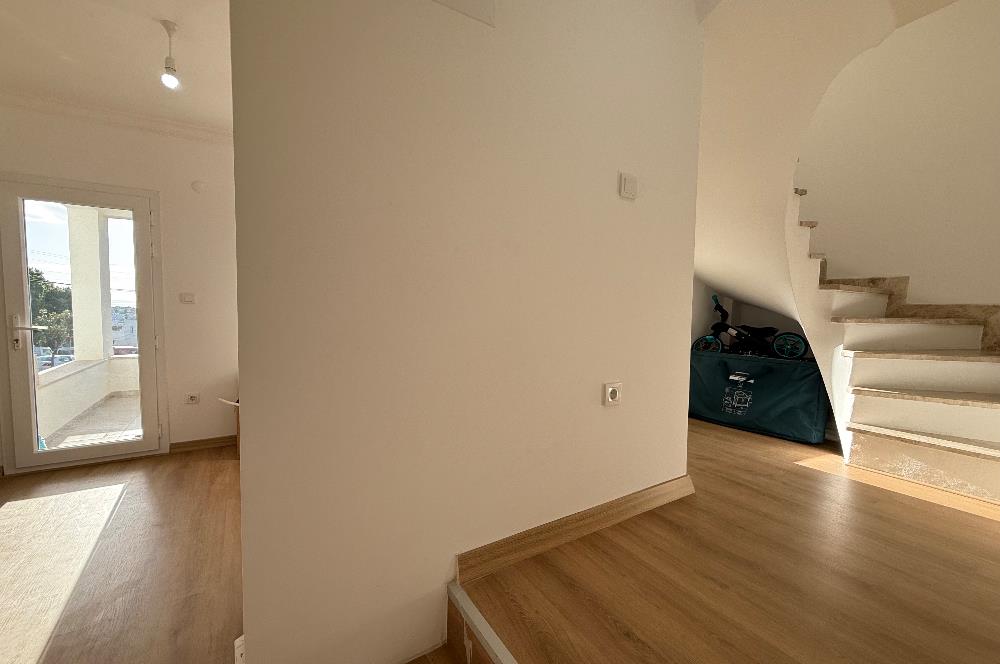 Turgutreis Pazaryeri Yakınında Komple Yenilenmiş Eşyasız Kiralık Deniz Manzaralı 3+1 Dubleks