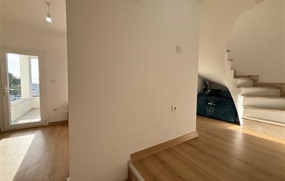 Turgutreis Pazaryeri Yakınında Komple Yenilenmiş Eşyasız Kiralık Deniz Manzaralı 3+1 Dubleks