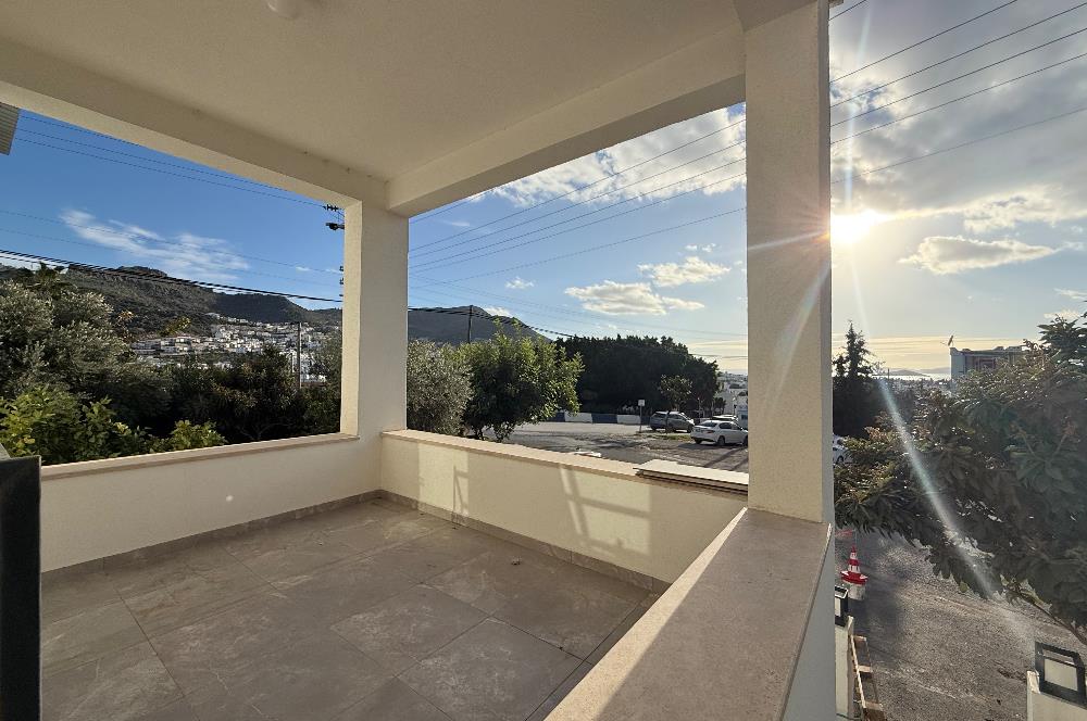 Turgutreis Pazaryeri Yakınında Komple Yenilenmiş Eşyasız Kiralık Deniz Manzaralı 3+1 Dubleks