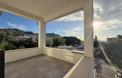 Turgutreis Pazaryeri Yakınında Komple Yenilenmiş Eşyasız Kiralık Deniz Manzaralı 3+1 Dubleks