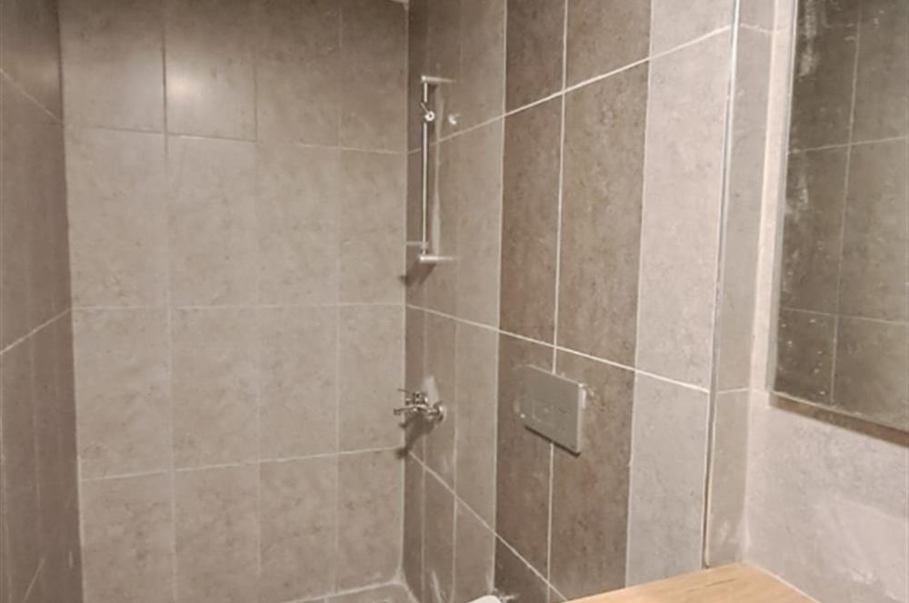 METROBÜSE YAKIN GÜNEY CEPHE SİTE İÇİNDE 1+1 BOŞ SATILIK DAİRE