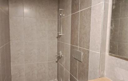 METROBÜSE YAKIN GÜNEY CEPHE SİTE İÇİNDE 1+1 BOŞ SATILIK DAİRE