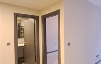 METROBÜSE YAKIN GÜNEY CEPHE SİTE İÇİNDE 1+1 BOŞ SATILIK DAİRE