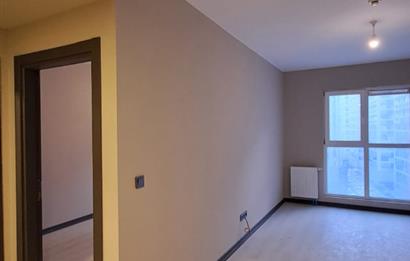 METROBÜSE YAKIN GÜNEY CEPHE SİTE İÇİNDE 1+1 BOŞ SATILIK DAİRE
