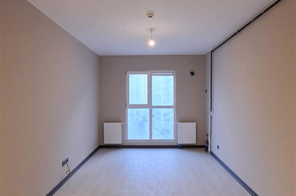 METROBÜSE YAKIN GÜNEY CEPHE SİTE İÇİNDE 1+1 BOŞ SATILIK DAİRE