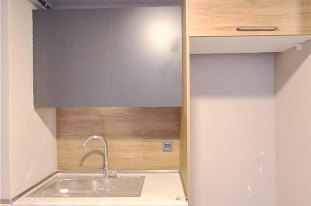 METROBÜSE YAKIN GÜNEY CEPHE SİTE İÇİNDE 1+1 BOŞ SATILIK DAİRE