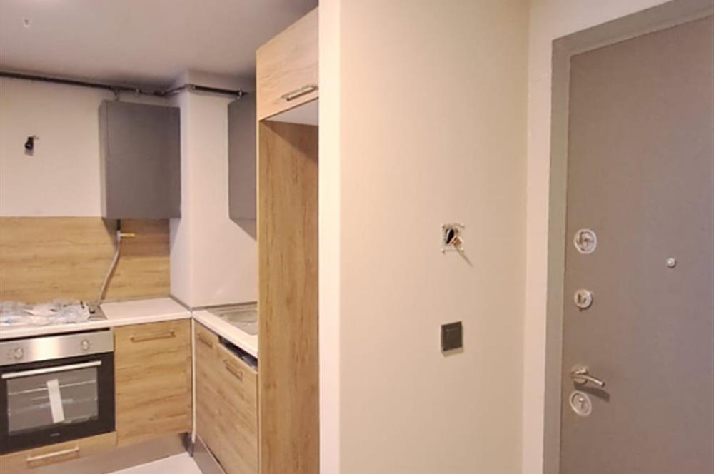 METROBÜSE YAKIN GÜNEY CEPHE SİTE İÇİNDE 1+1 BOŞ SATILIK DAİRE