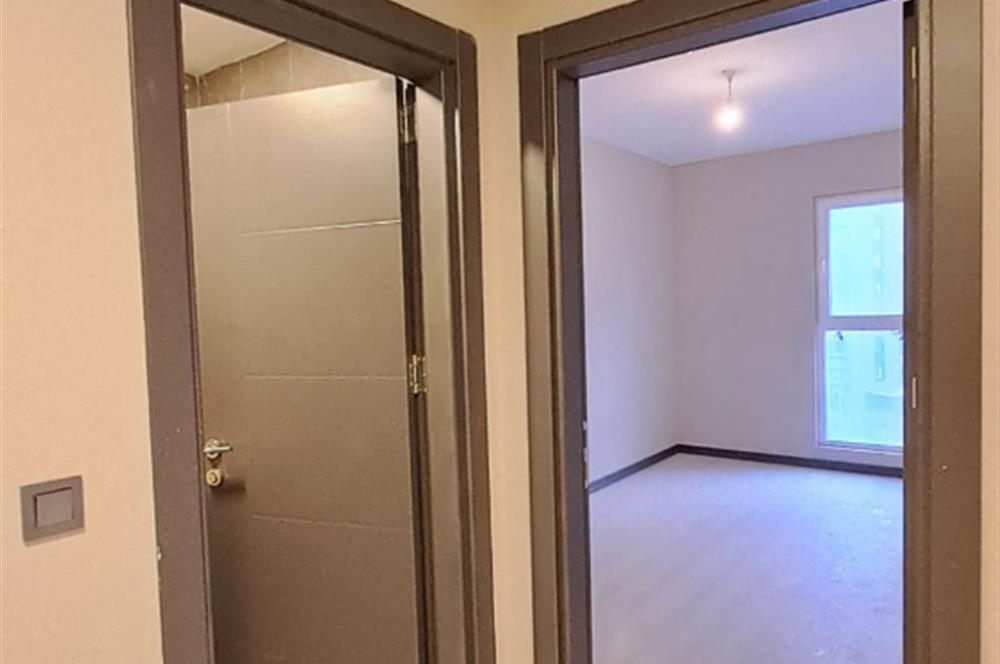 METROBÜSE YAKIN GÜNEY CEPHE SİTE İÇİNDE 1+1 BOŞ SATILIK DAİRE