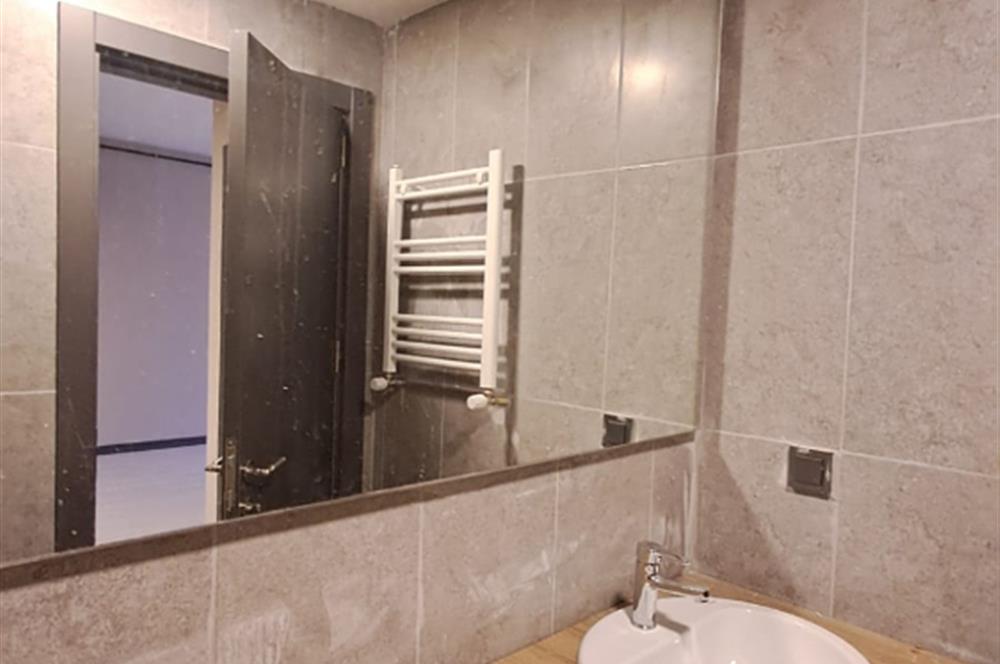METROBÜSE YAKIN GÜNEY CEPHE SİTE İÇİNDE 1+1 BOŞ SATILIK DAİRE