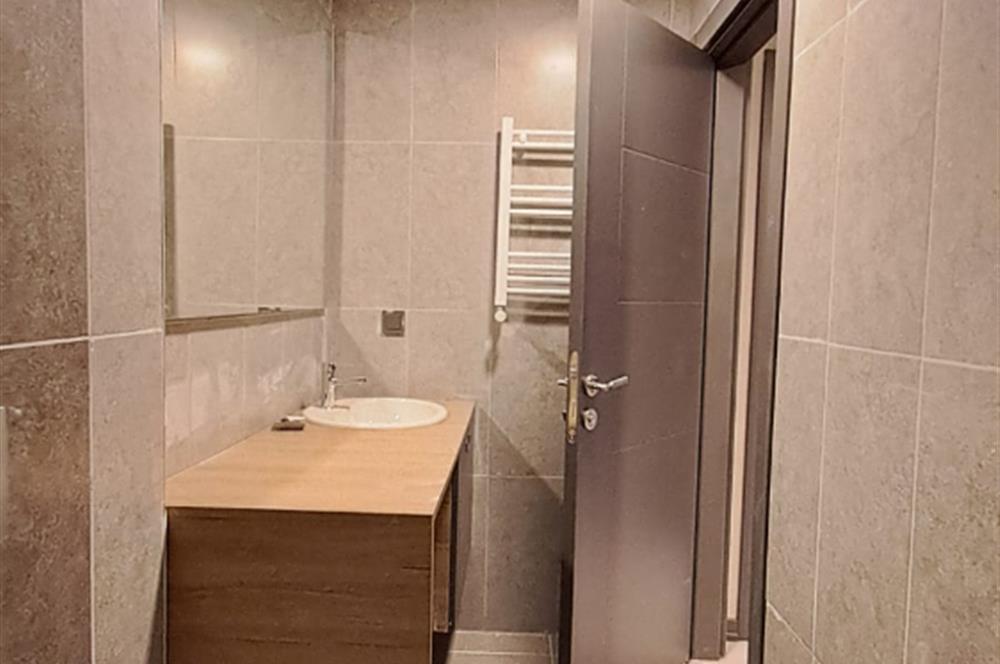 METROBÜSE YAKIN GÜNEY CEPHE SİTE İÇİNDE 1+1 BOŞ SATILIK DAİRE