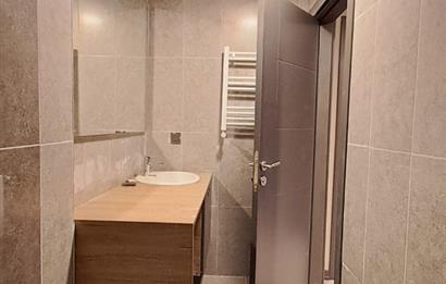 METROBÜSE YAKIN GÜNEY CEPHE SİTE İÇİNDE 1+1 BOŞ SATILIK DAİRE