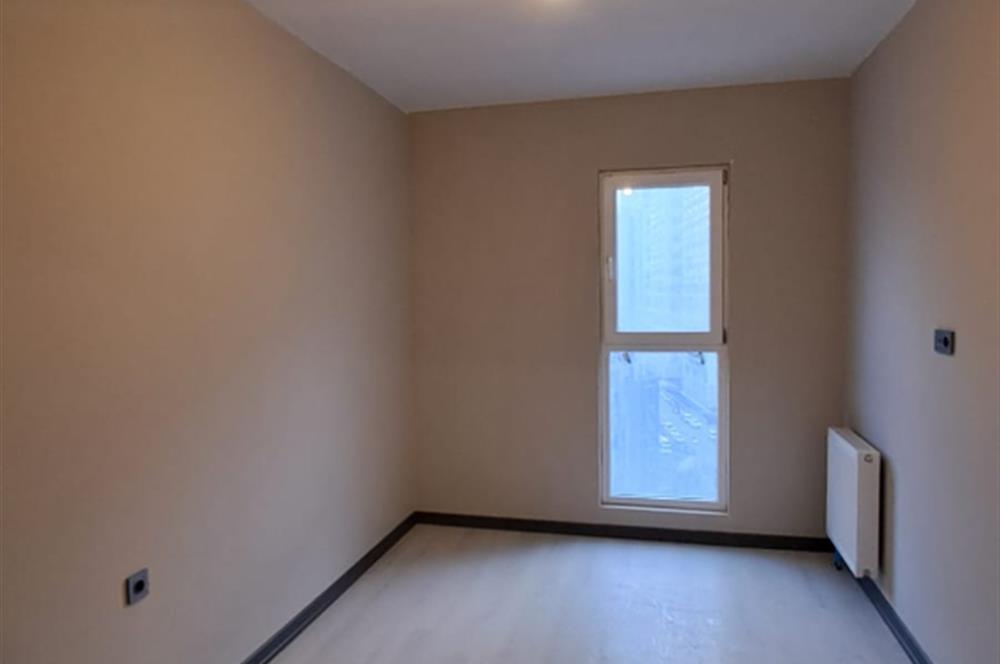 METROBÜSE YAKIN GÜNEY CEPHE SİTE İÇİNDE 1+1 BOŞ SATILIK DAİRE