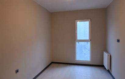 METROBÜSE YAKIN GÜNEY CEPHE SİTE İÇİNDE 1+1 BOŞ SATILIK DAİRE