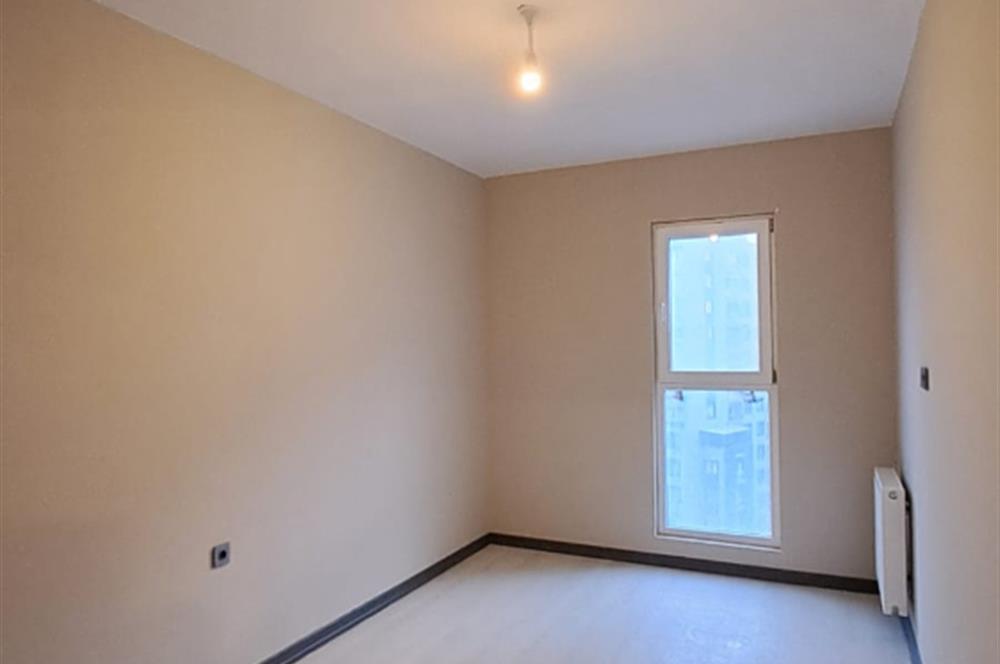 METROBÜSE YAKIN GÜNEY CEPHE SİTE İÇİNDE 1+1 BOŞ SATILIK DAİRE