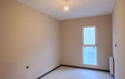 METROBÜSE YAKIN GÜNEY CEPHE SİTE İÇİNDE 1+1 BOŞ SATILIK DAİRE