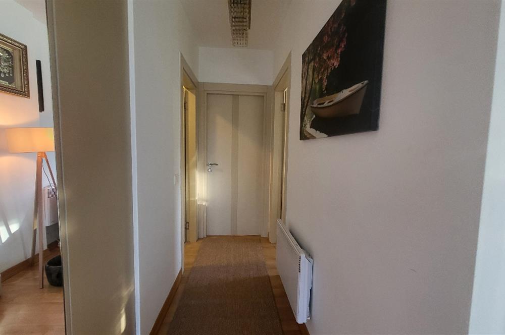 Yalıkavak Geriş'de Deniz Manzaralı Havuzlu 2+1 Yıllık Kiralık Daire