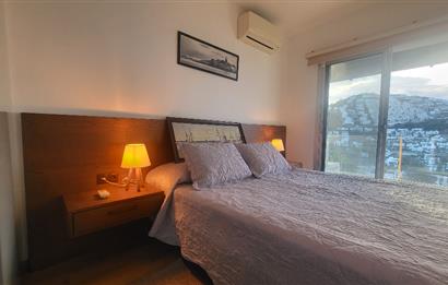 Yalıkavak Geriş'de Deniz Manzaralı Havuzlu 2+1 Yıllık Kiralık Daire