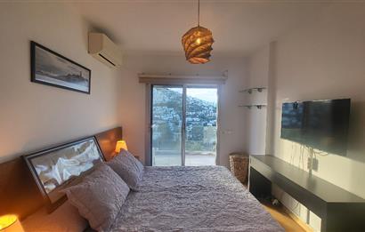 Yalıkavak Geriş'de Deniz Manzaralı Havuzlu 2+1 Yıllık Kiralık Daire