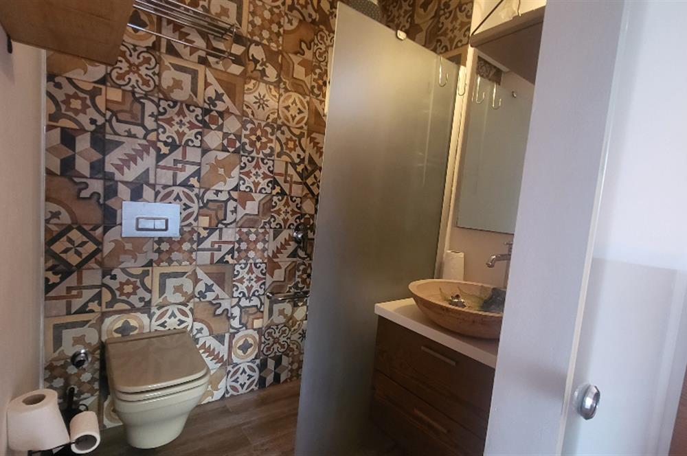 Yalıkavak Geriş'de Deniz Manzaralı Havuzlu 2+1 Yıllık Kiralık Daire