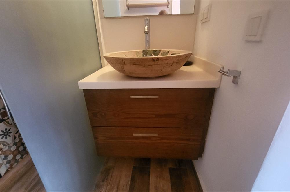 Yalıkavak Geriş'de Deniz Manzaralı Havuzlu 2+1 Yıllık Kiralık Daire