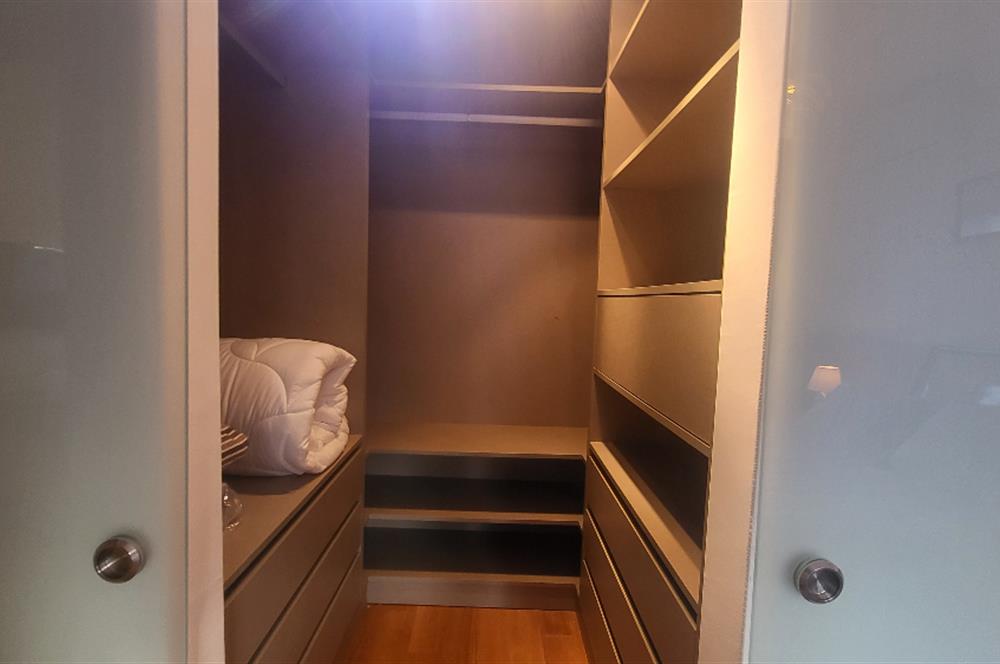 Yalıkavak Geriş'de Deniz Manzaralı Havuzlu 2+1 Yıllık Kiralık Daire