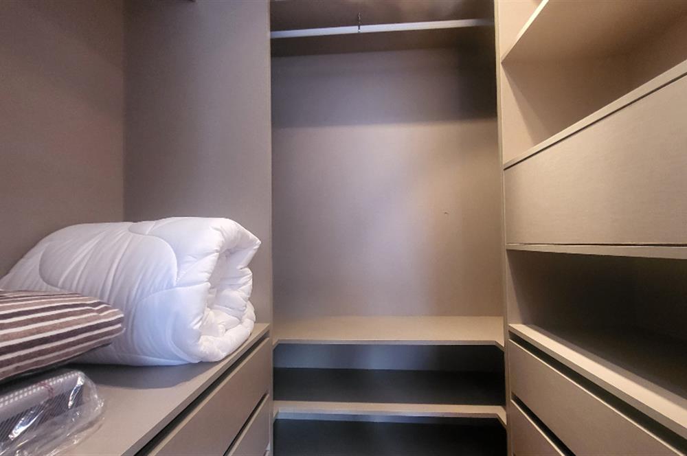 Yalıkavak Geriş'de Deniz Manzaralı Havuzlu 2+1 Yıllık Kiralık Daire