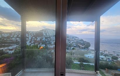 Yalıkavak Geriş'de Deniz Manzaralı Havuzlu 2+1 Yıllık Kiralık Daire