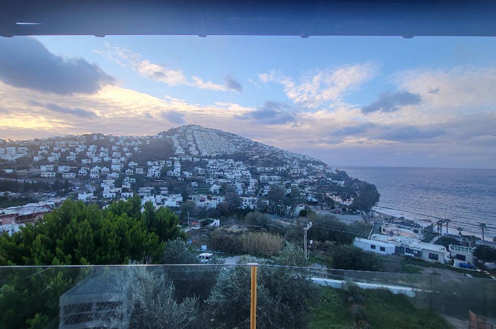 Yalıkavak Geriş'de Deniz Manzaralı Havuzlu 2+1 Yıllık Kiralık Daire