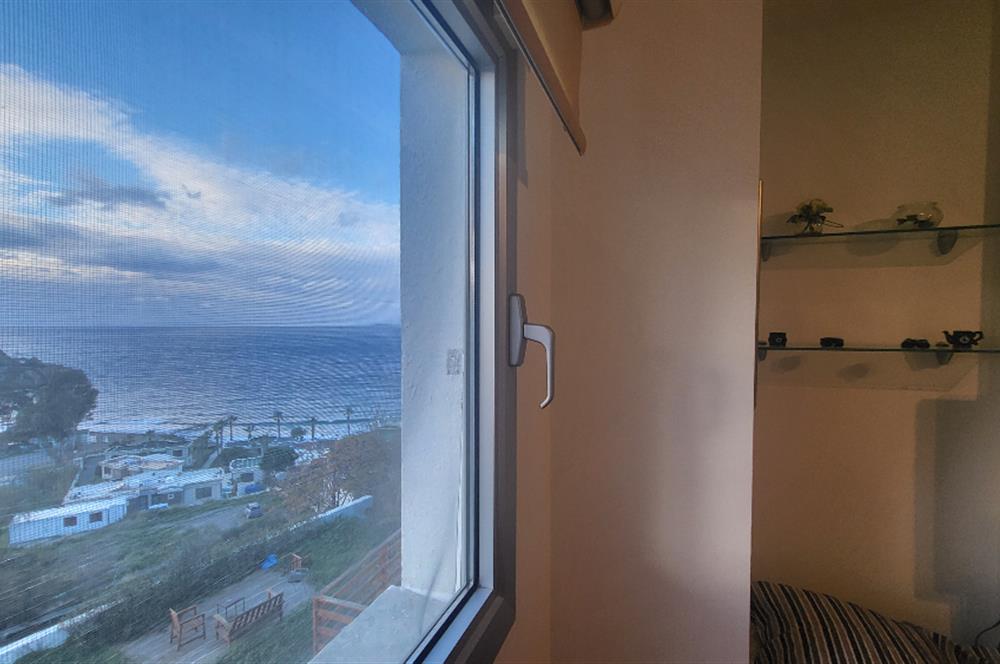 Yalıkavak Geriş'de Deniz Manzaralı Havuzlu 2+1 Yıllık Kiralık Daire