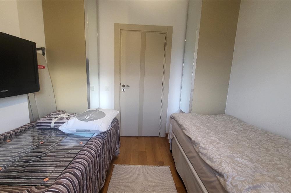 Yalıkavak Geriş'de Deniz Manzaralı Havuzlu 2+1 Yıllık Kiralık Daire