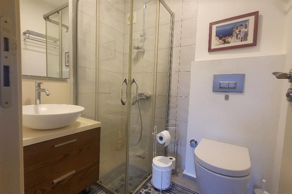 Yalıkavak Geriş'de Deniz Manzaralı Havuzlu 2+1 Yıllık Kiralık Daire