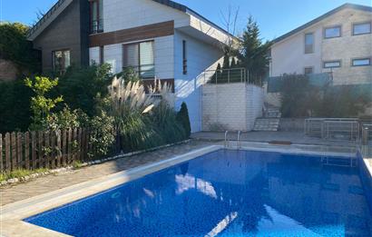 Uskumruköy'de Şerefiyesi Yüksek, Bahçeli Müstakil Villa
