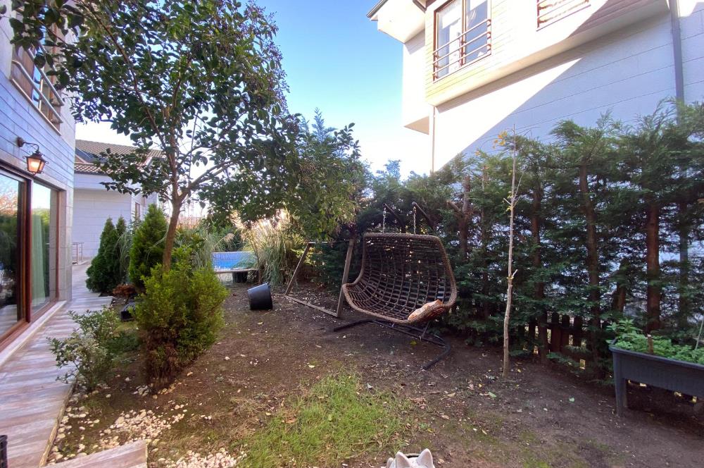 Uskumruköy'de Şerefiyesi Yüksek, Bahçeli Müstakil Villa