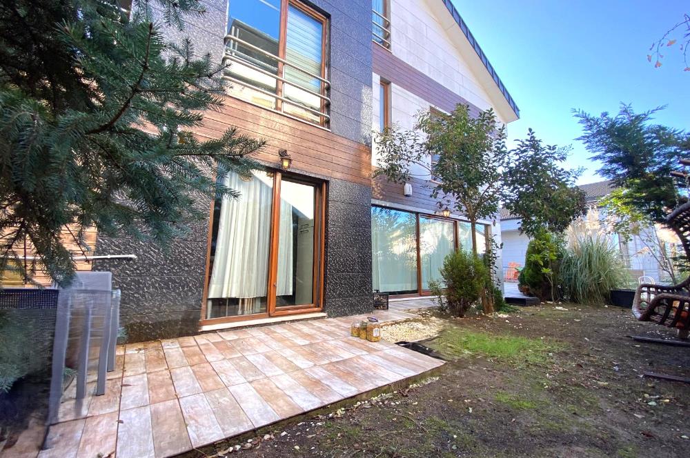 Uskumruköy'de Şerefiyesi Yüksek, Bahçeli Müstakil Villa