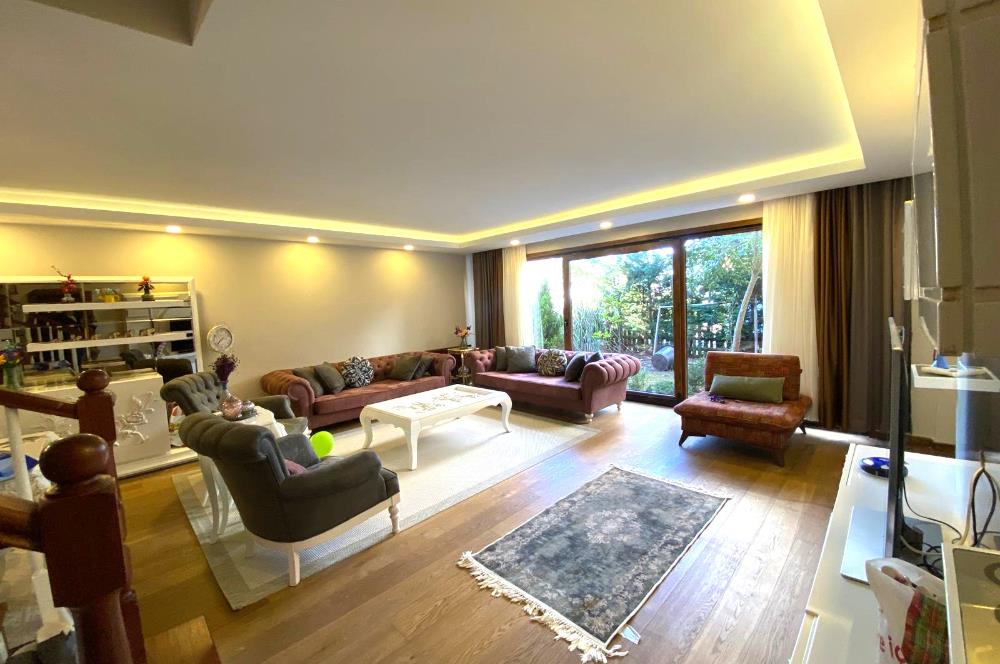 Uskumruköy'de Şerefiyesi Yüksek, Bahçeli Müstakil Villa