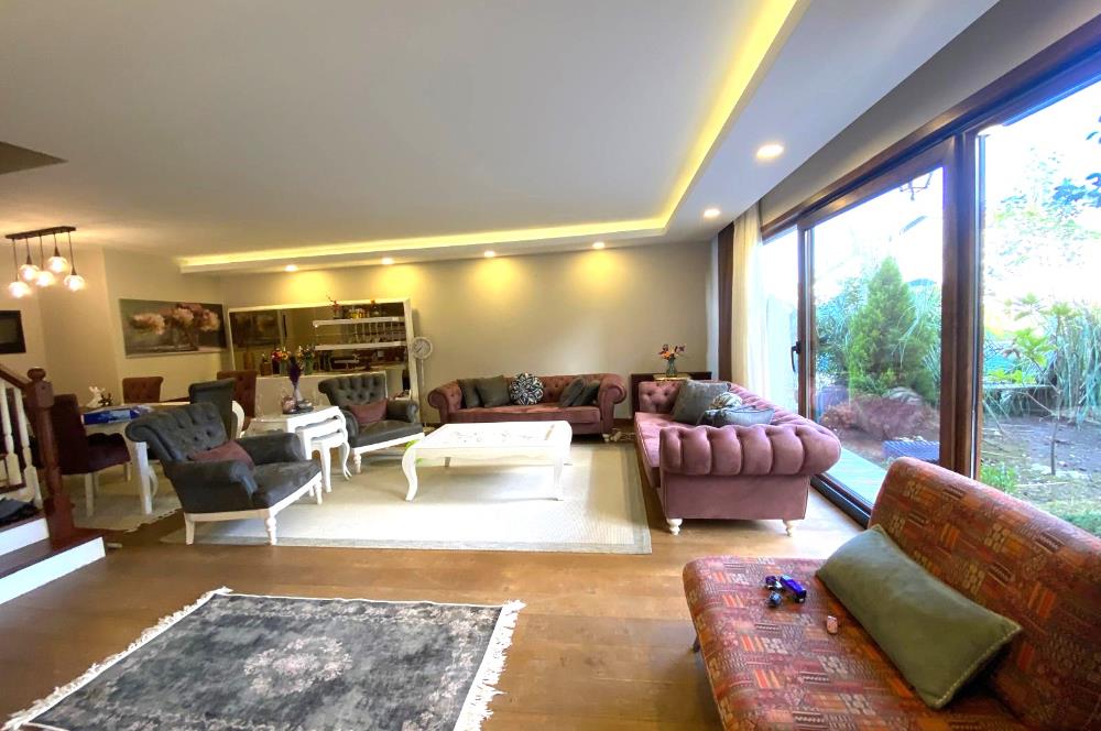 Uskumruköy'de Şerefiyesi Yüksek, Bahçeli Müstakil Villa