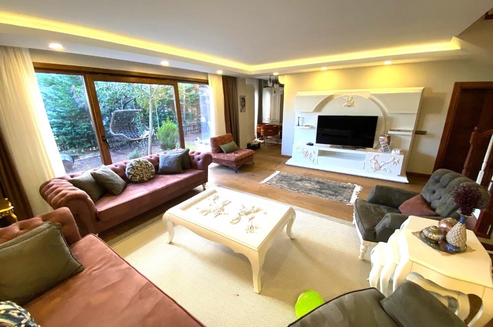 Uskumruköy'de Şerefiyesi Yüksek, Bahçeli Müstakil Villa